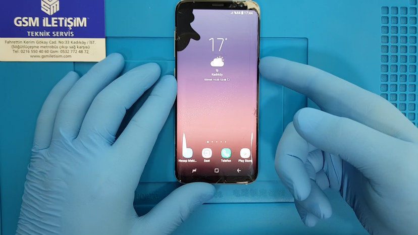 ekraninda murekkep akmasi dagilmasi yasanmis telefon